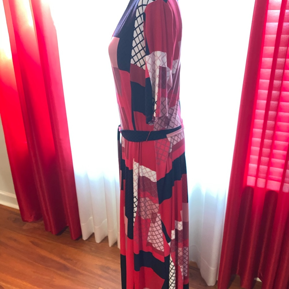Preston & York
Sydney V-Neck Tie Waist Midi Dress